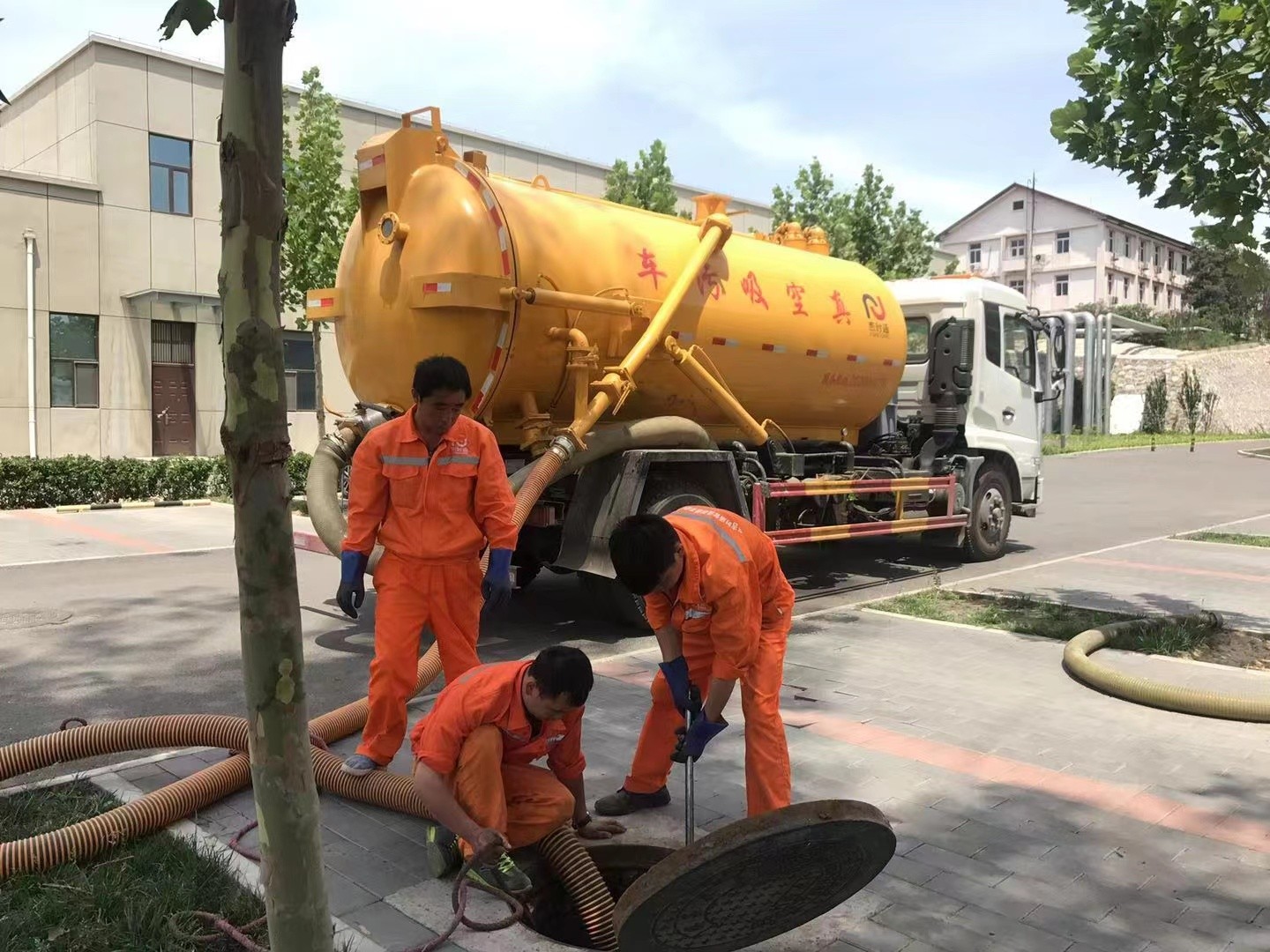 安庆化粪池清理与5-8吨吸粪车施工效率分析